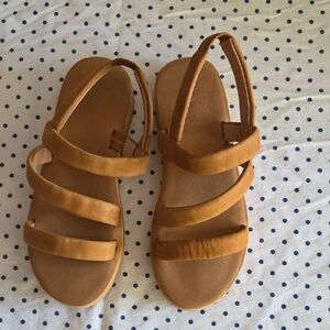 Madewell Trendy Tan Strappy Sandals. Size 8
